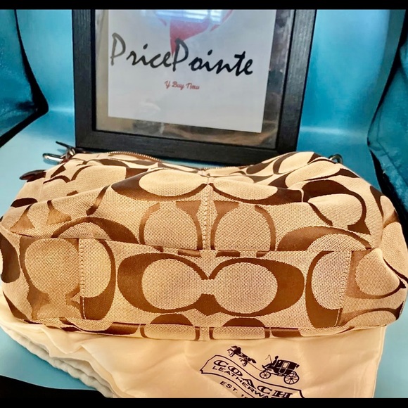 Authentic Signature Monogram Coach - Picture 6 of 7